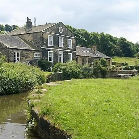 Appartement -f19gh- For Relaxed & Cosy Stay,free Parking,wifi