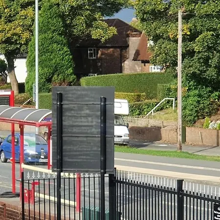 -f19gh- For Relaxed & Cosy Stay,free Parking,wifi * Лідс