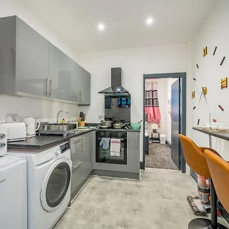 F19Gh - Stylish Ground Floor Apartment In Leeds *
