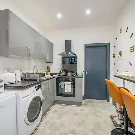 -f19gh- For Relaxed & Cosy Stay,free Parking,wifi Лідс