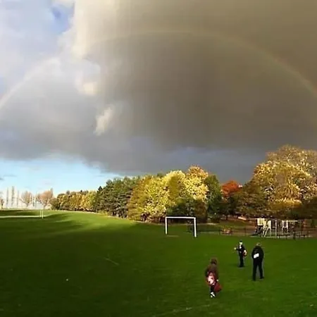 -f19gh- For Relaxed & Cosy Stay,free Parking,wifi