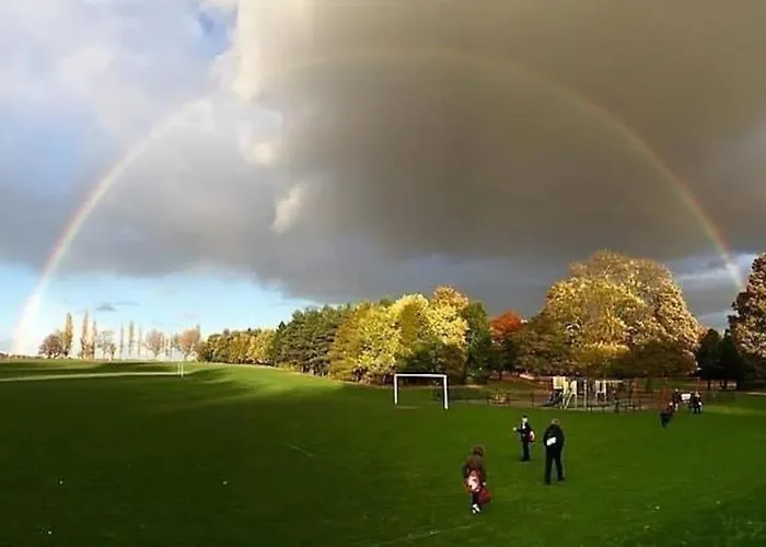 -f19gh- For Relaxed & Cosy Stay,free Parking,wifi