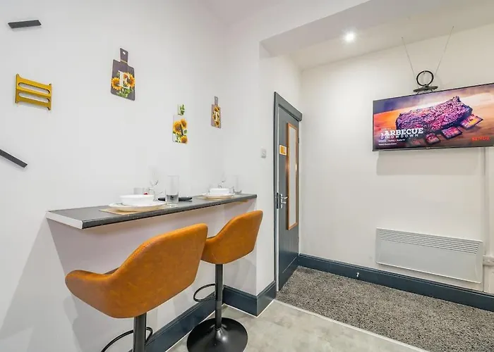 -f19gh- For Relaxed & Cosy Stay,free Parking,wifi