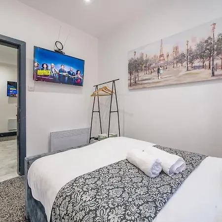Apartment -f19gh- For Relaxed & Cosy Stay,free Parking,wifi *