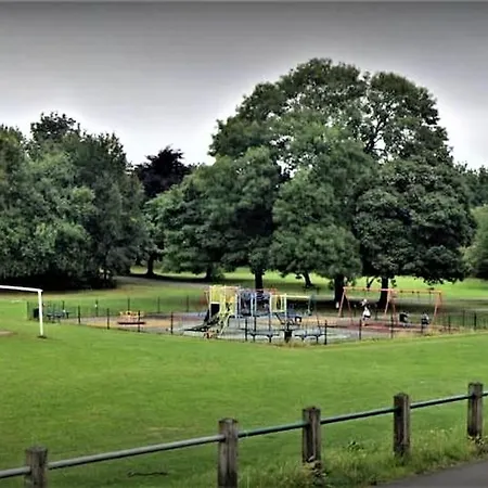 -f19gh- For Relaxed & Cosy Stay,free Parking,wifi Apartment *